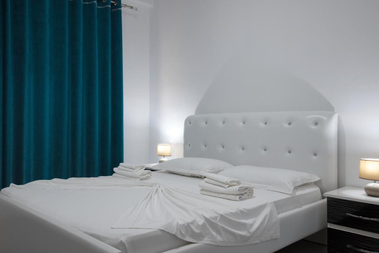 ساراندا Grand Blue Aparthotel المظهر الخارجي الصورة