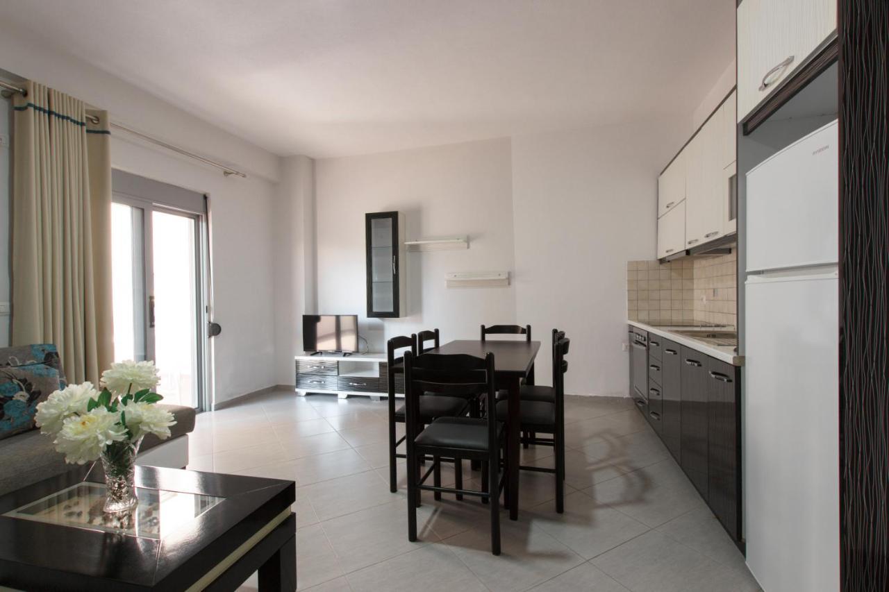 ساراندا Grand Blue Aparthotel المظهر الخارجي الصورة