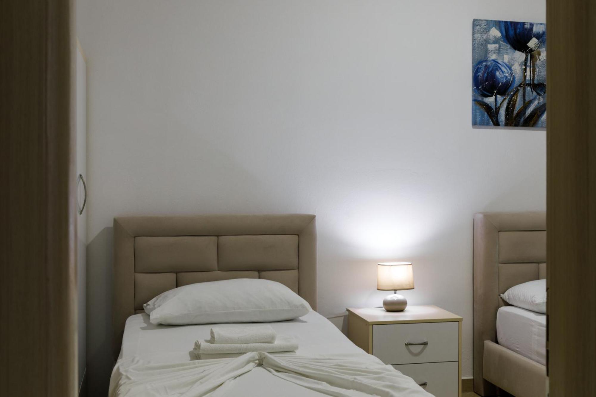 ساراندا Grand Blue Aparthotel المظهر الخارجي الصورة