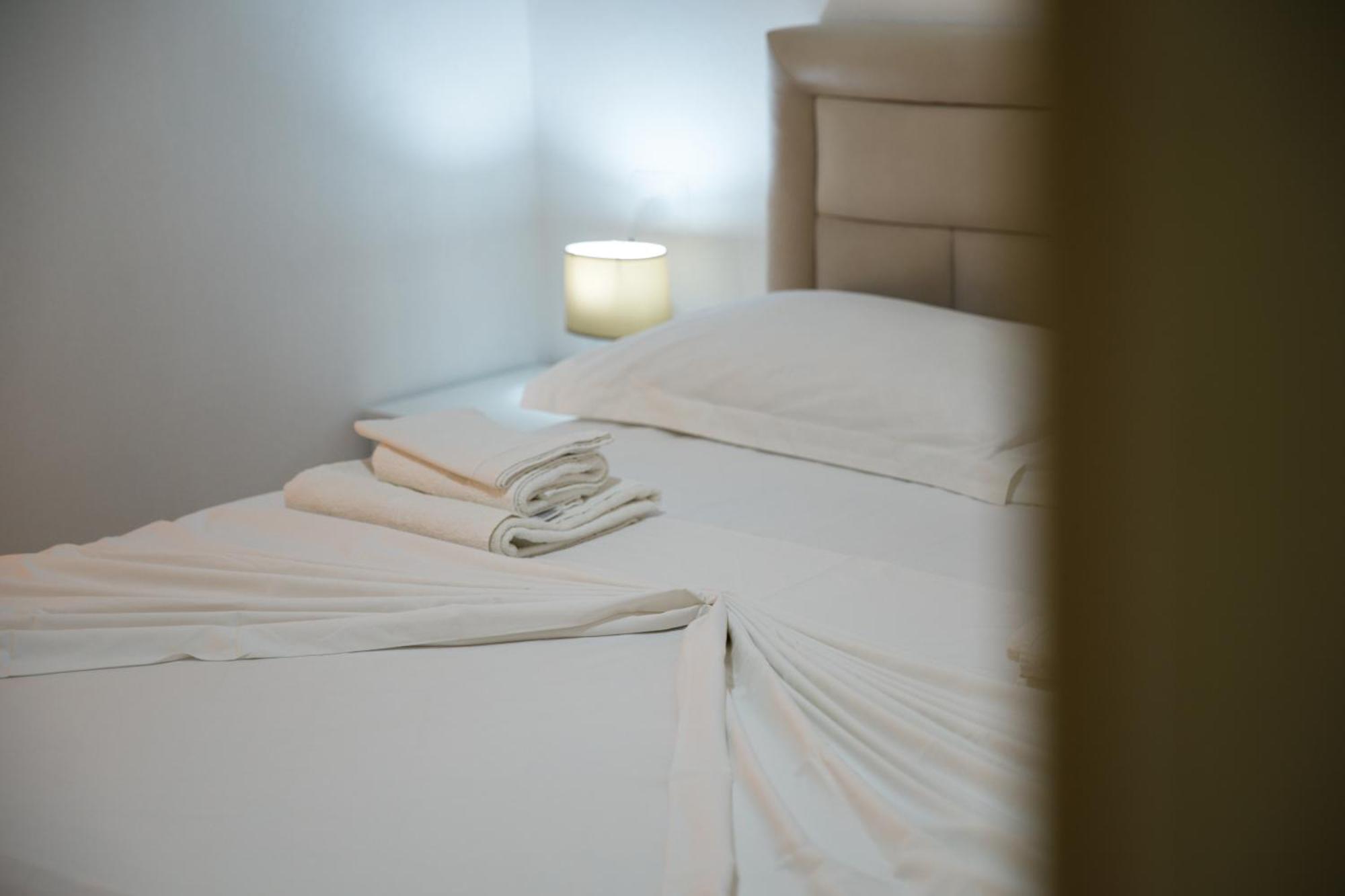 ساراندا Grand Blue Aparthotel المظهر الخارجي الصورة