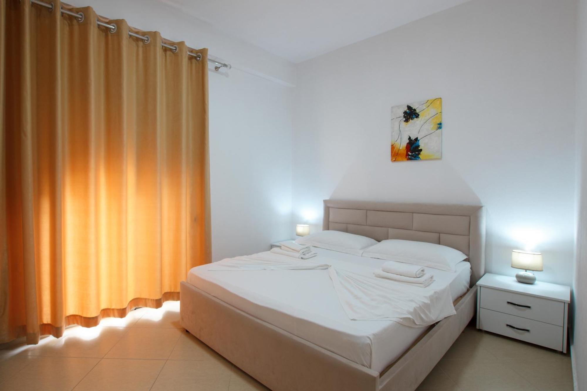 ساراندا Grand Blue Aparthotel المظهر الخارجي الصورة