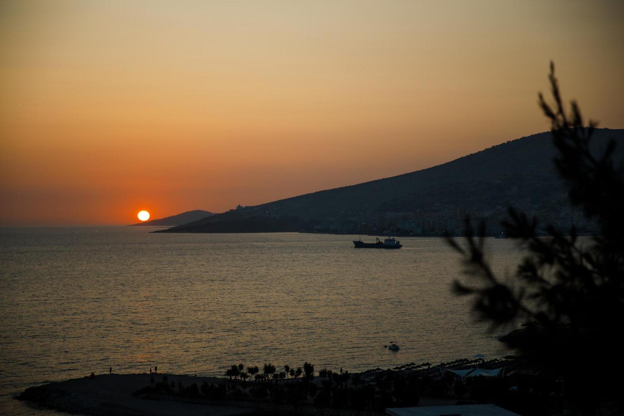ساراندا Grand Blue Aparthotel المظهر الخارجي الصورة