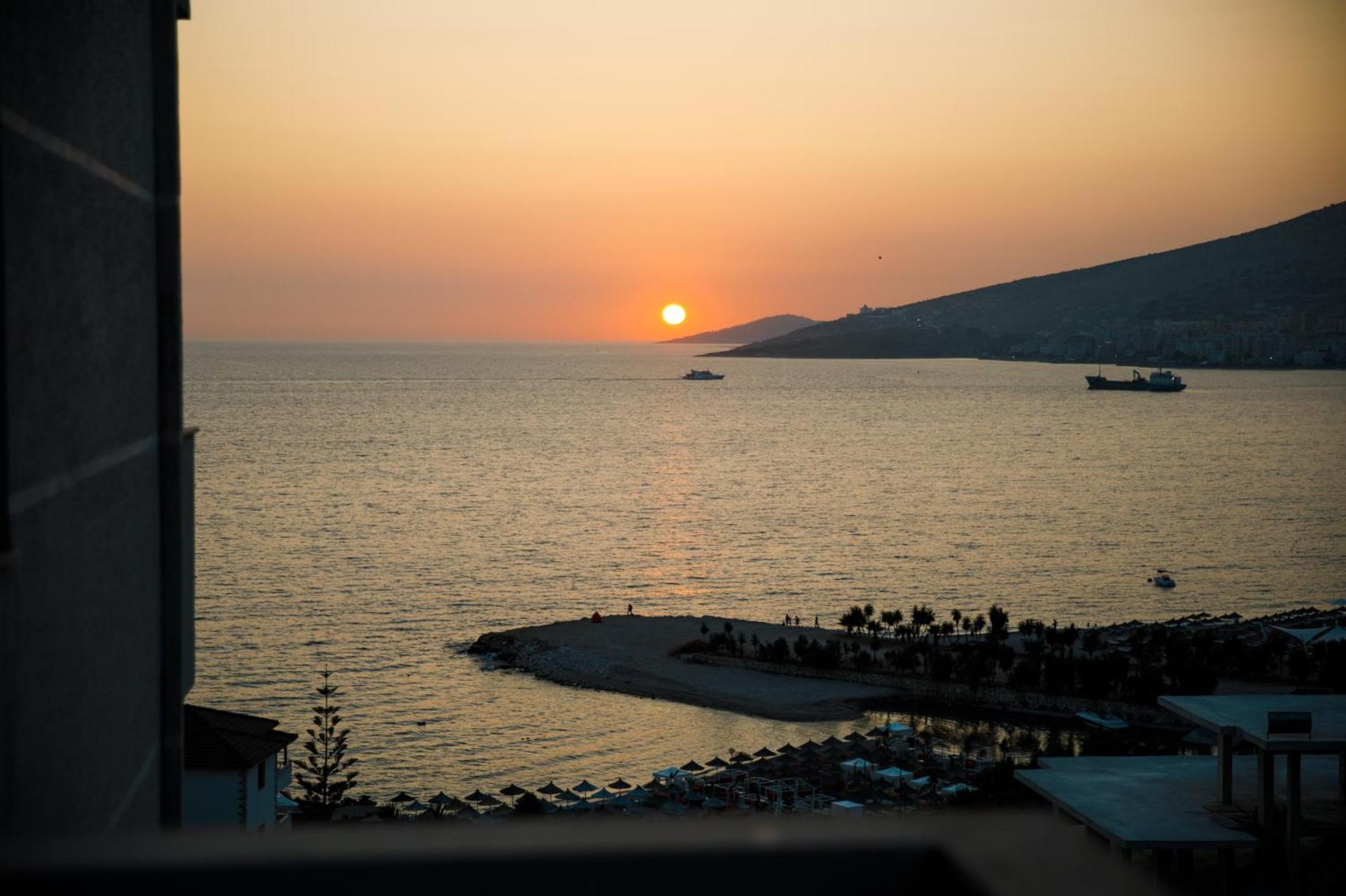 ساراندا Grand Blue Aparthotel المظهر الخارجي الصورة