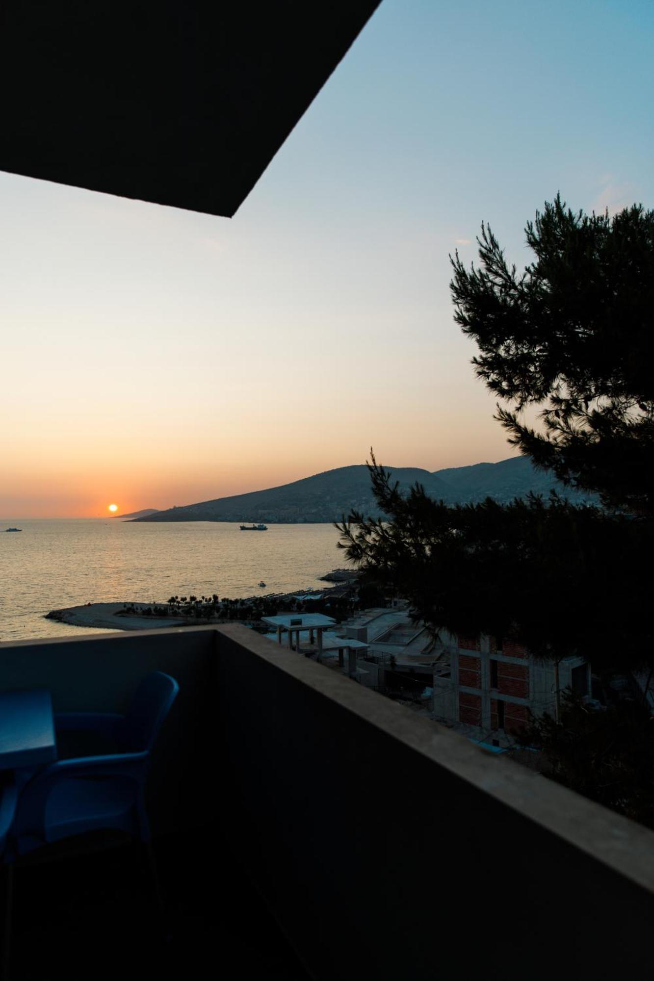 ساراندا Grand Blue Aparthotel المظهر الخارجي الصورة