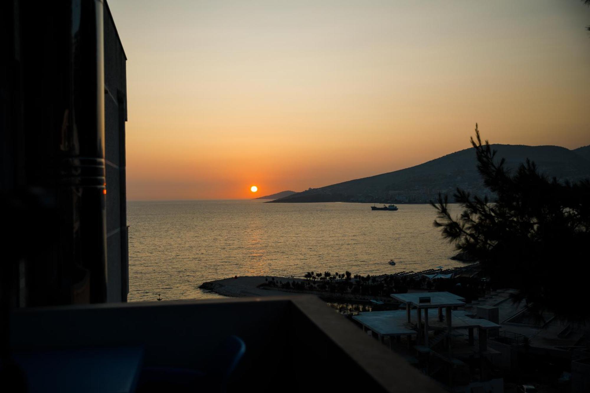 ساراندا Grand Blue Aparthotel المظهر الخارجي الصورة
